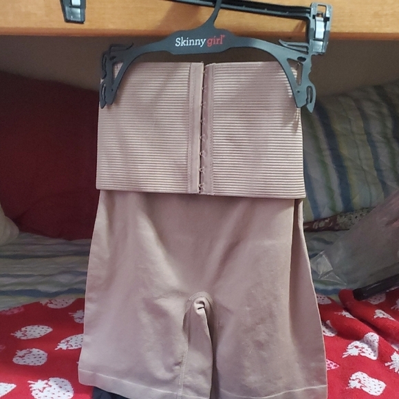 Skinnygirl Other - Skinnygirl 2 Pk Tan & Black Smoothers & Shapers Shorts